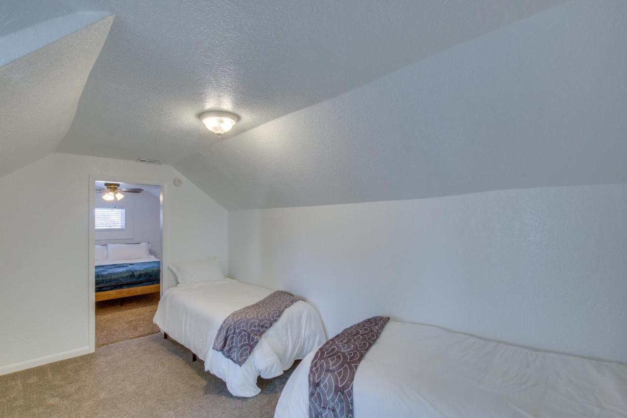 Convenient Logan Apartment - 1 Block To Town! エクステリア 写真